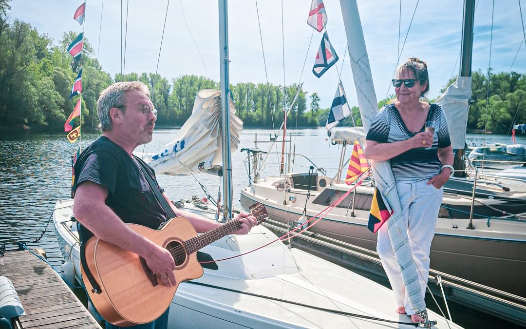 Spontaner Taufsong bei Bootstaufe „Avalon“