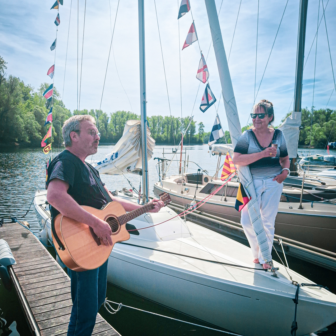 Spontaner Taufsong bei Bootstaufe „Avalon“